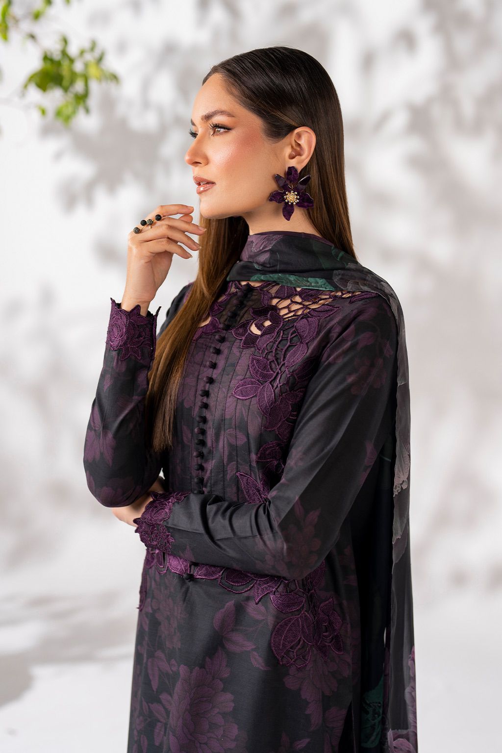 IZNIK LAWN Suit With SILK Dupatta