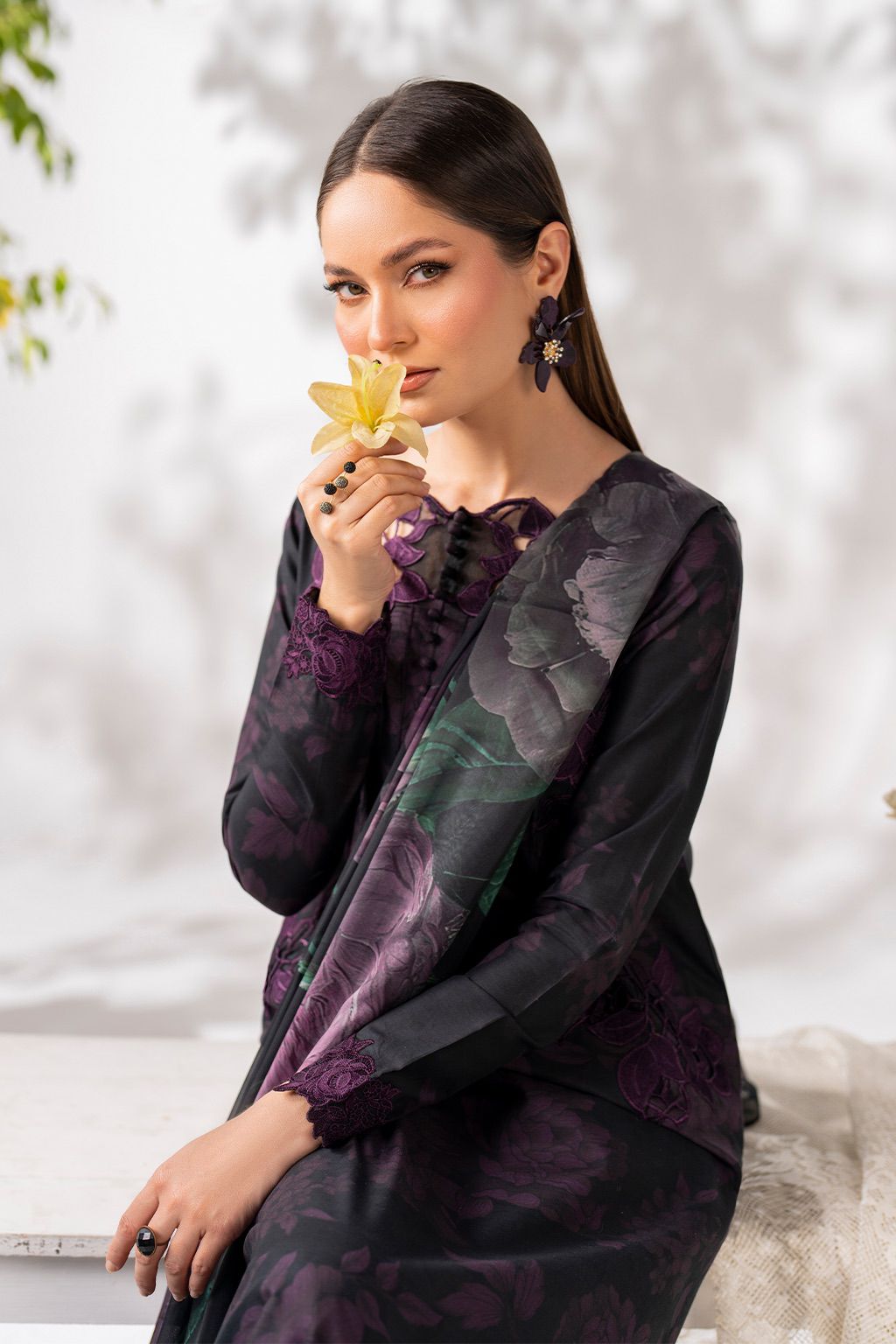 IZNIK LAWN Suit With SILK Dupatta