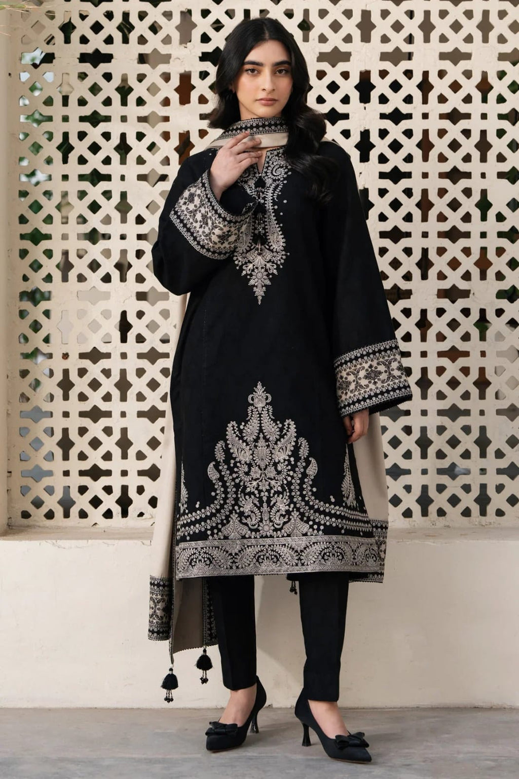 Jazmin Premium Embroidered Unstitched Lawn Suit – 3 Piece