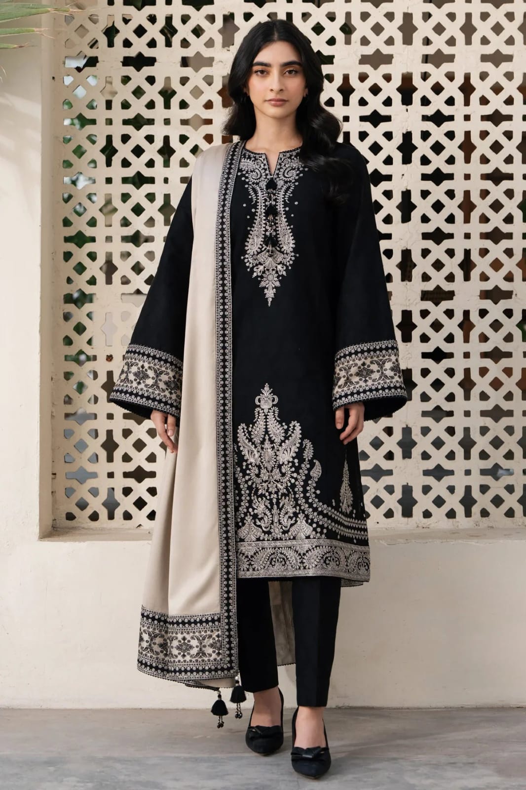 Jazmin Premium Embroidered Unstitched Lawn Suit – 3 Piece