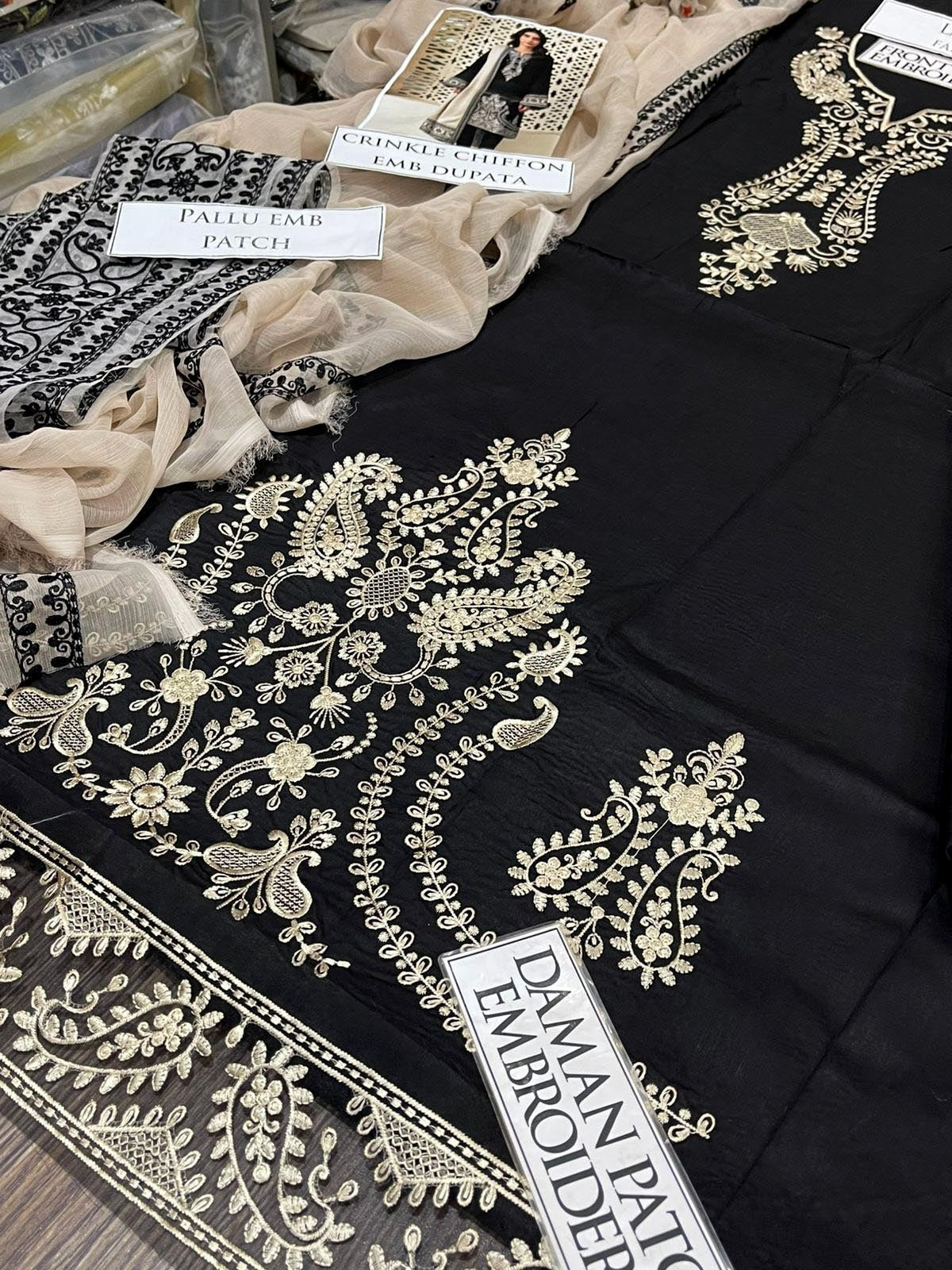 Jazmin Premium Embroidered Unstitched Lawn Suit – 3 Piece