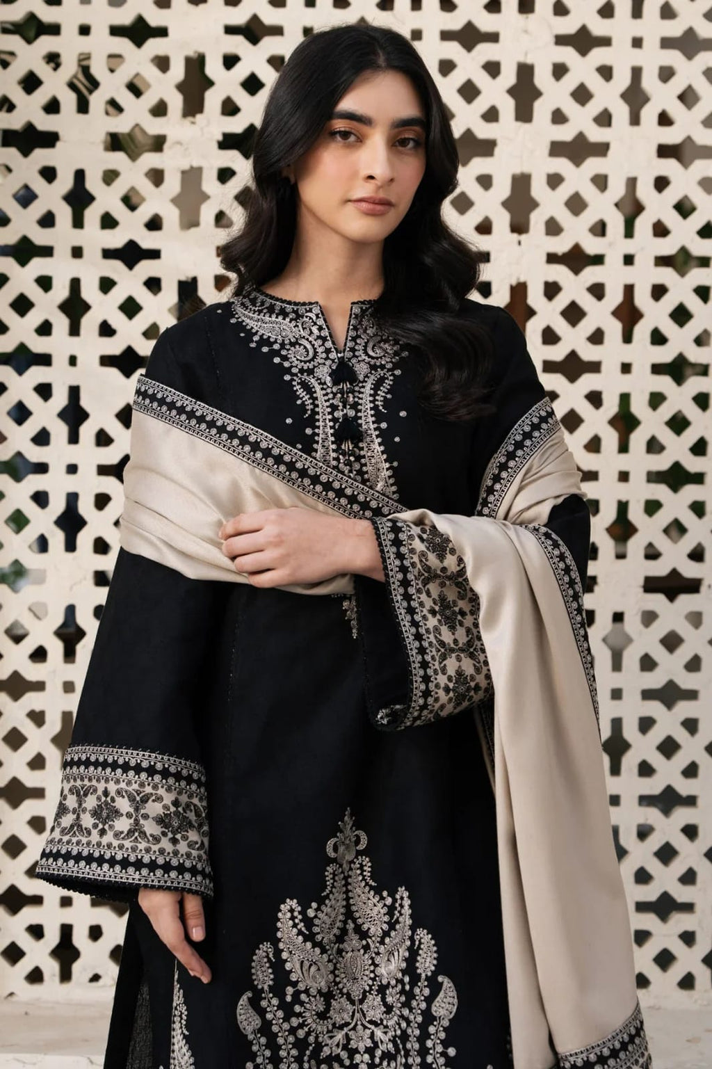 Jazmin Premium Embroidered Unstitched Lawn Suit – 3 Piece
