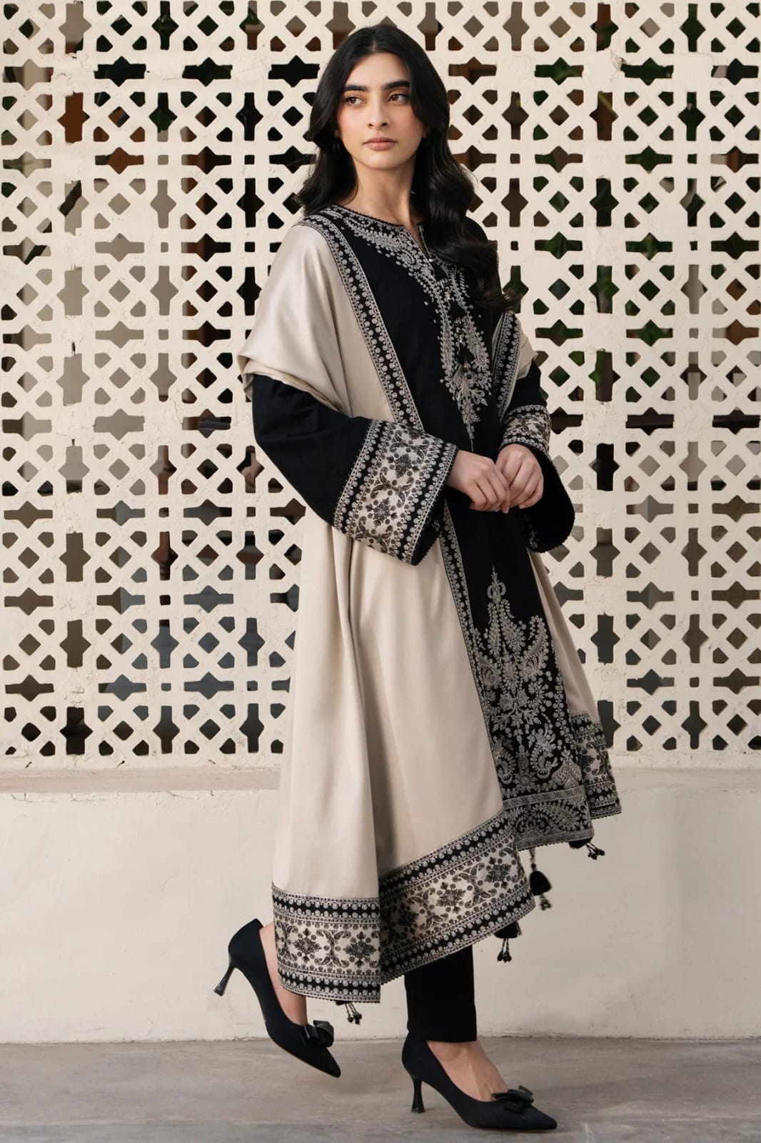 Jazmin Premium Embroidered Unstitched Lawn Suit – 3 Piece
